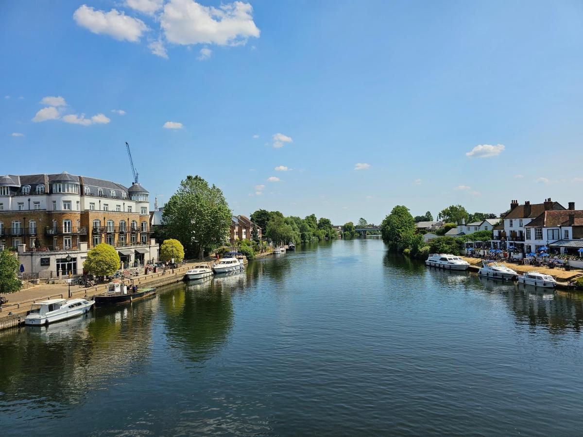 Train Station Serenity Staines-upon-Thames Esterno foto